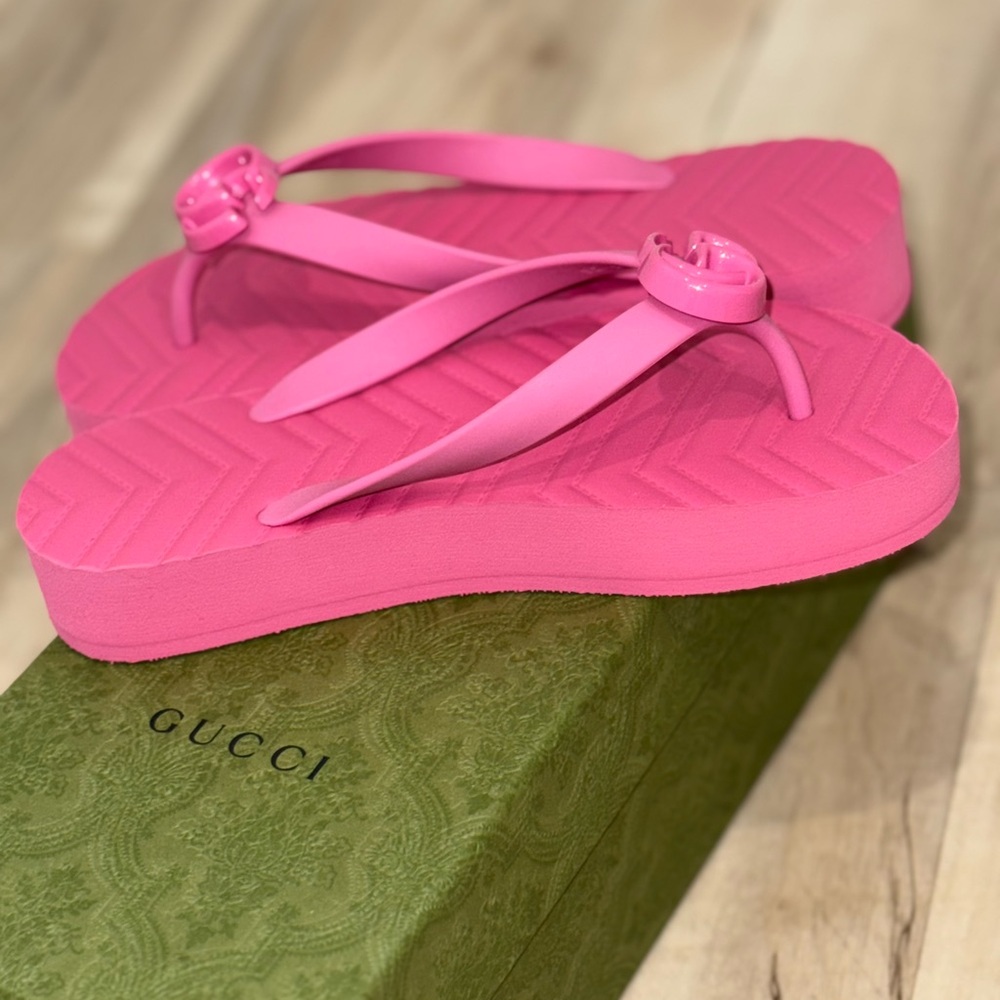 Gucci Pink Sandals Vibrant Summer Style